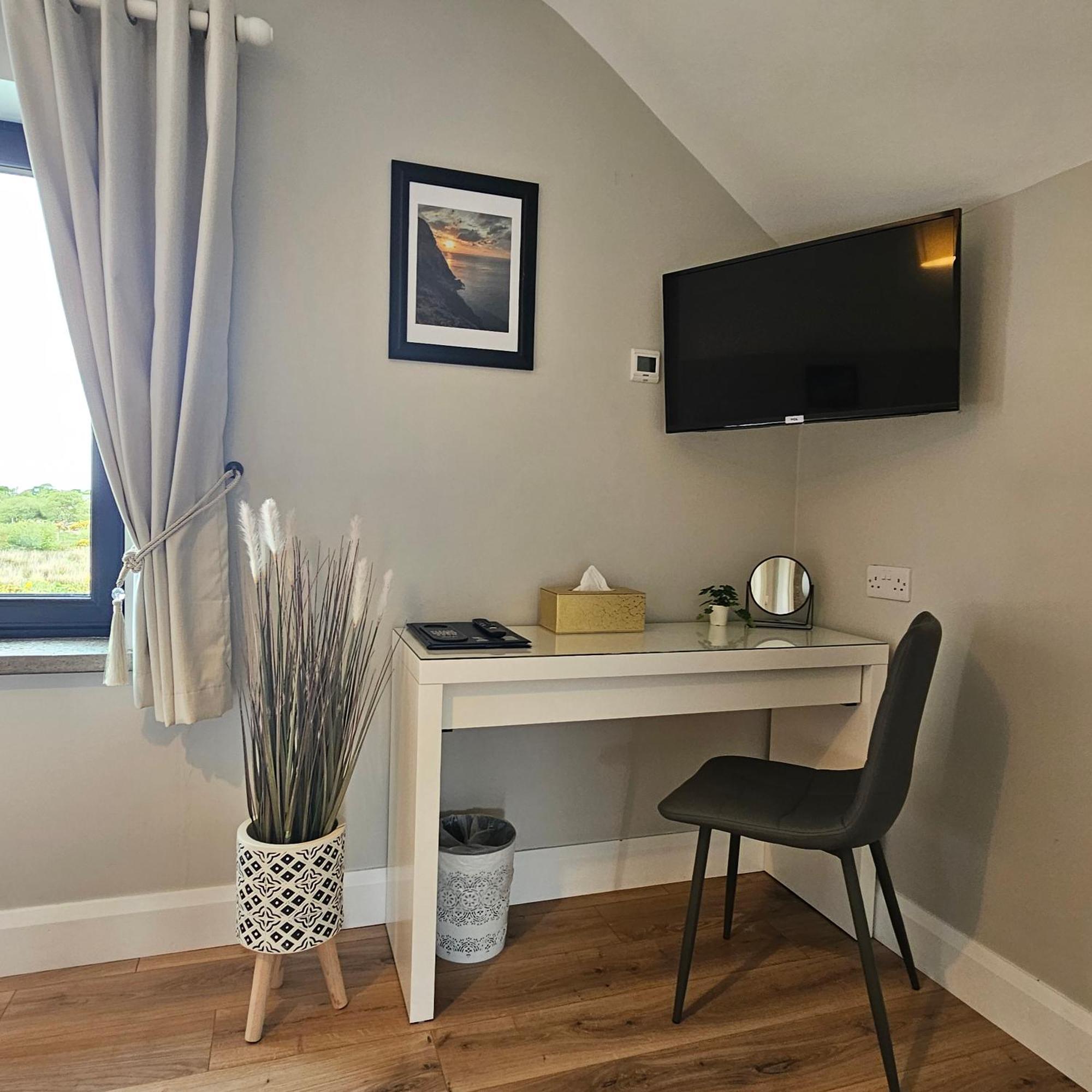 The Ce Hideout Apartman Tralee Szoba fotó