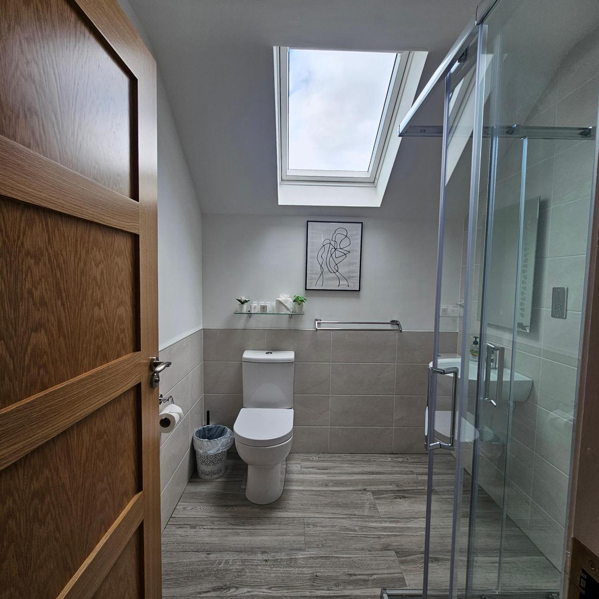 The Ce Hideout Apartman Tralee Szoba fotó